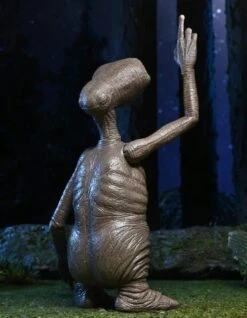 NECA E.T. 40th Anniversary Ultimate E.T. Figure -Model Figurine Toy Store 16987e83 7ef9 47c9 baa9 2efc7f424bbf