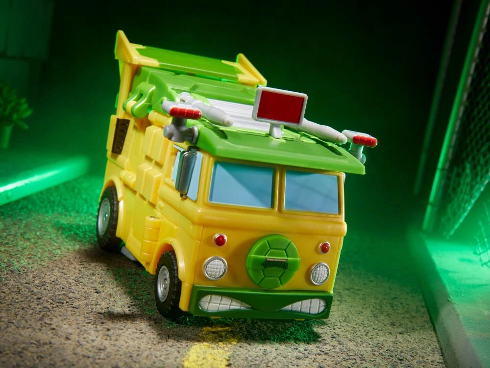 PRE-ORDER Transformers Collaborative Teenage Mutant Ninja Turtles X Transformers Party Wallop 2 PRE-ORDER Transformers Collaborative Teenage Mutant Ninja Turtles X Transformers Party Wallop - Image 2