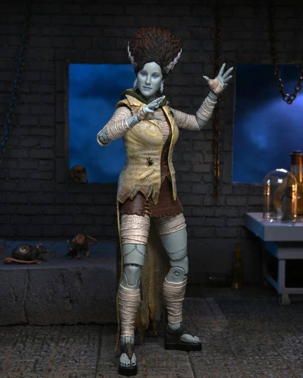 NECA Universal Monsters X Teenage Mutant Ninja Turtles Ultimate April O'Neil As The Bride Of Frankenstein 4 NECA Universal Monsters X Teenage Mutant Ninja Turtles Ultimate April O'Neil As The Bride Of Frankenstein - Image 4