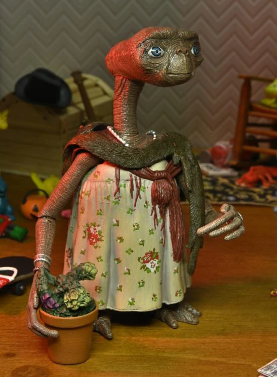 NECA E.T. 40th Anniversary Ultimate Dress Up E.T. 10 NECA E.T. 40th Anniversary Ultimate Dress Up E.T. - Image 10